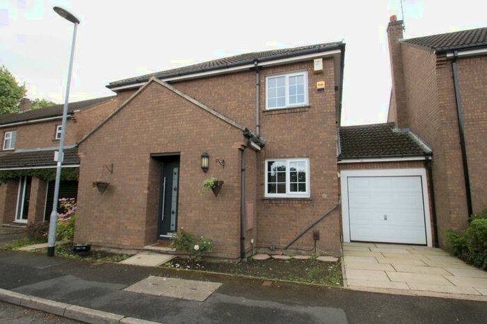 3 Bedroom Link Detached House To Rent In Park Lane Mews, Roundhay Park Lane, Leeds, LS17