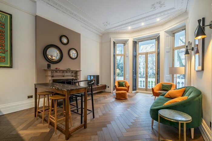 2 Bedroom Flat To Rent In St. Georges Square, London, SW1V