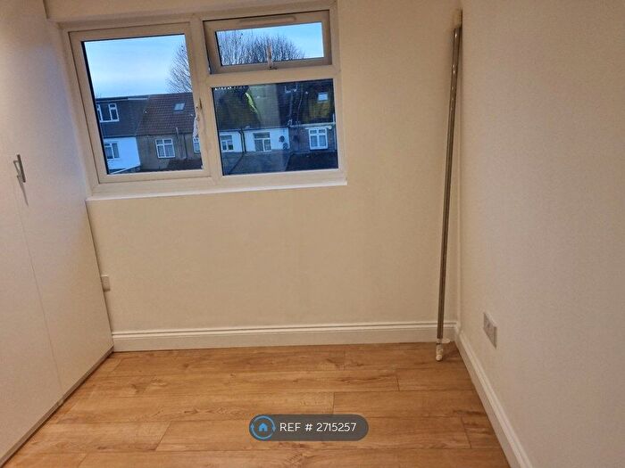 1 Bedroom Flat To Rent In Woodlands Road, UB1