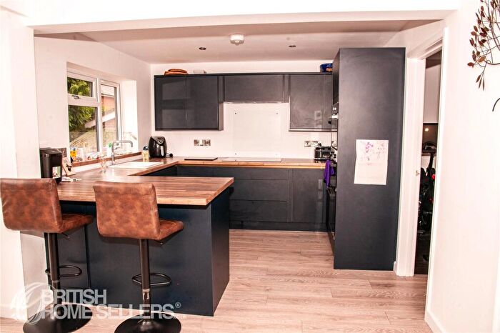 4 Bedroom Detached House For Sale In Lychgate Drive, Waterlooville, Hampshire, PO8