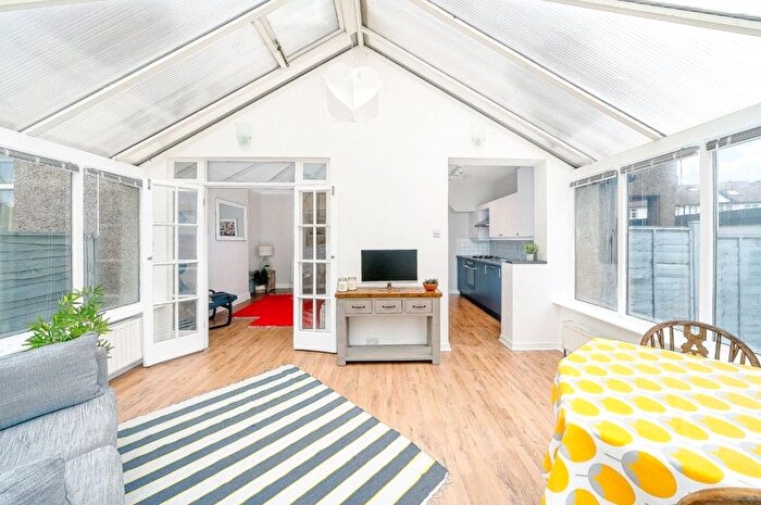 1 Bedroom Flat To Rent In Cannon Hill Lane, London, SW20