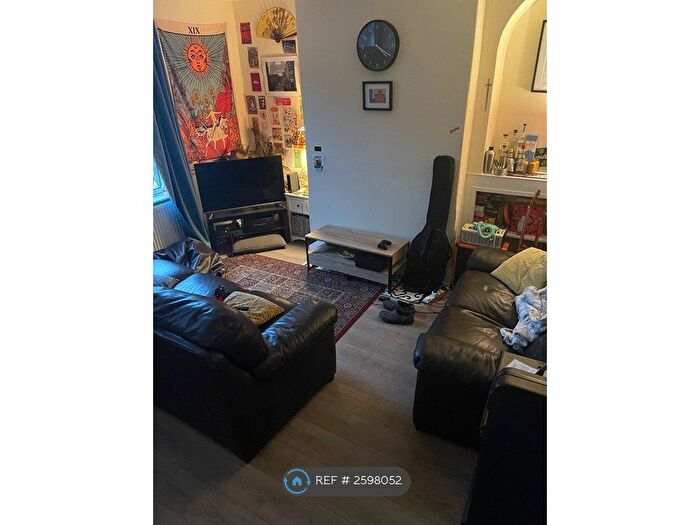 2 Bedroom End Of Terrace House To Rent In Harold Terrace, Leeds, LS6