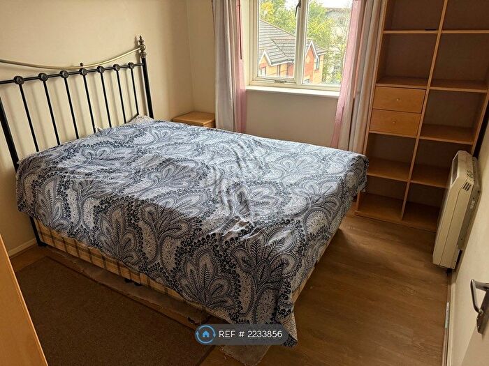 2 Bedroom Flat To Rent In Cherry Blossom Close, Palmer Green, N13