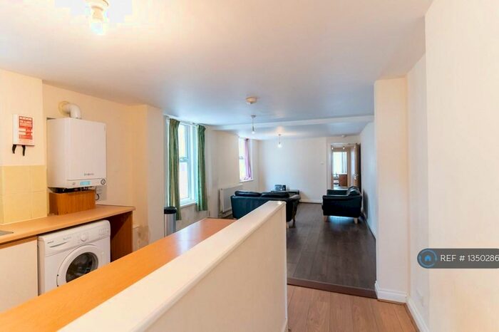 3 Bedroom Flat To Rent In Ordnance Road, Southampton, SO15