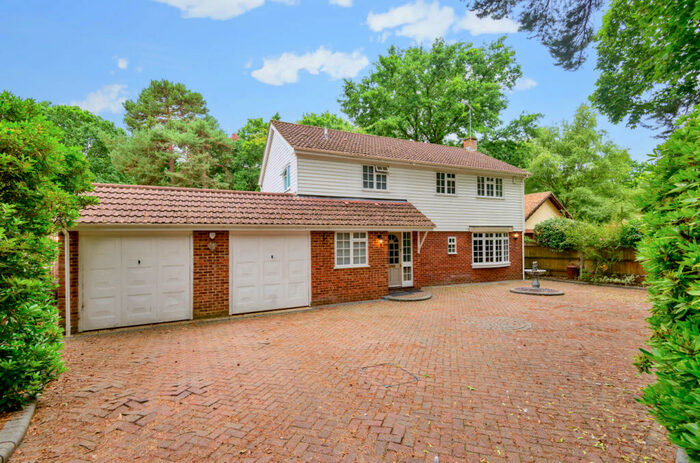 4 Bedroom Detached House To Rent In Park Avenue, Camberley, GU15