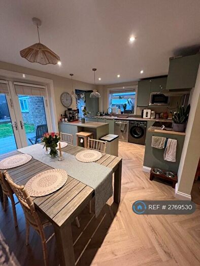 3 Bedroom Semi-Detached House To Rent In Redfield Close, Dunstable, LU6