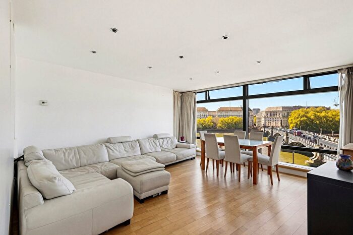 3 Bedroom Flat To Rent In Parliament View Apartments, Albert Embankment, SE1