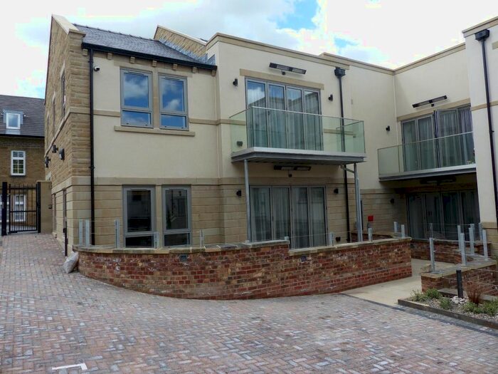 2 Bedroom Flat To Rent In Chantry Drive, Ilkley, West Yorkshire, LS29