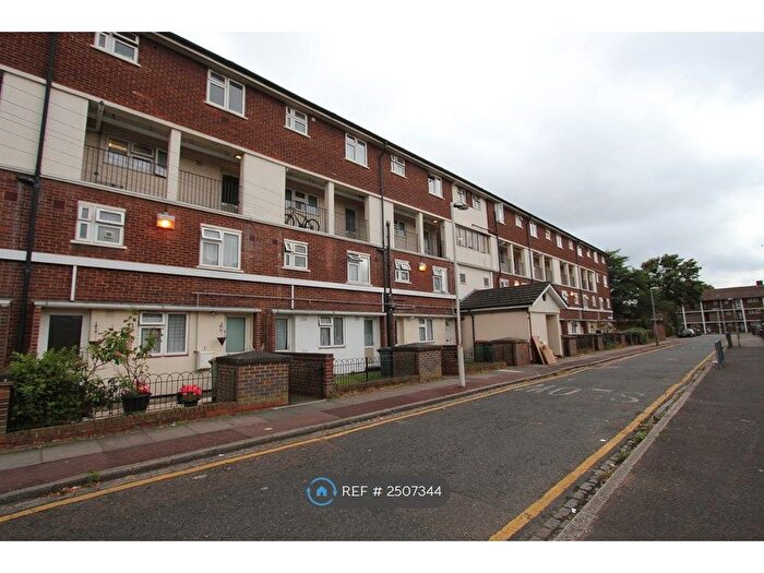 3 Bedroom Maisonette To Rent In Queens Terrace, London, E13