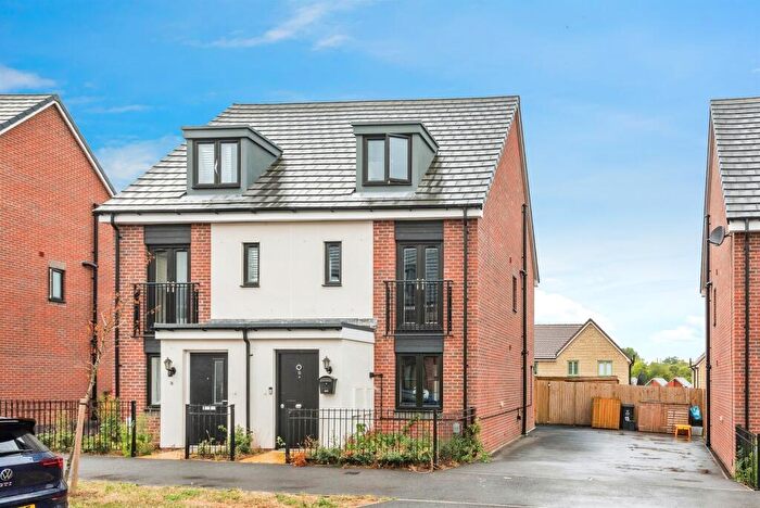 3 Bedroom Semi-Detached House For Sale In Grayling Avenue, Swindon, SN3