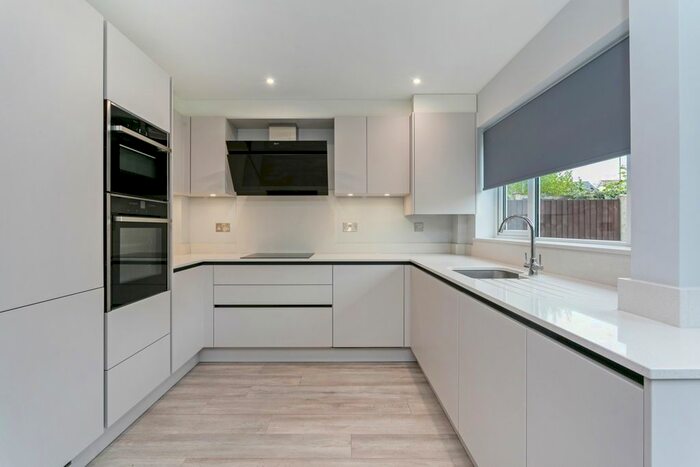 3 Bedroom Flat To Rent In Westbrook, Bray, Maidenhead, SL6