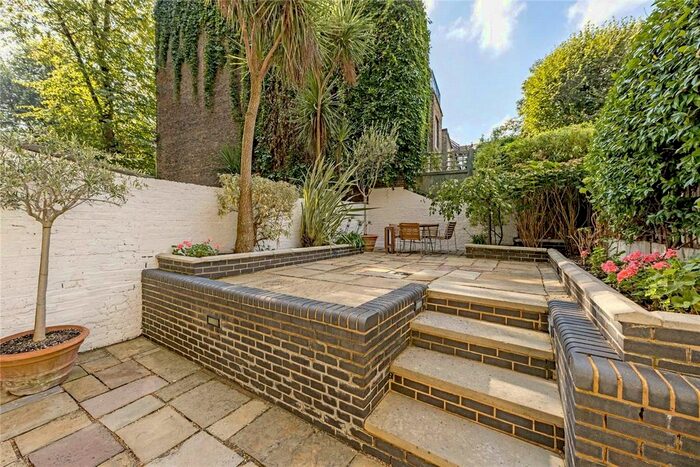 2 Bedroom Flat To Rent In Redcliffe Gardens, London, SW10