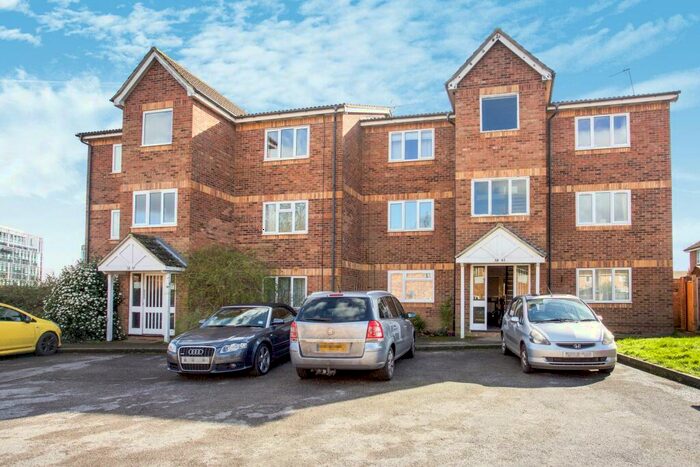 1 Bedroom Apartment To Rent In Simmonds Close, RG42