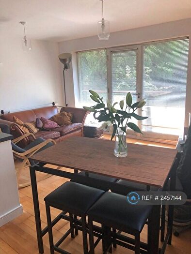 2 Bedroom Flat To Rent In Clephane Road, London, N1