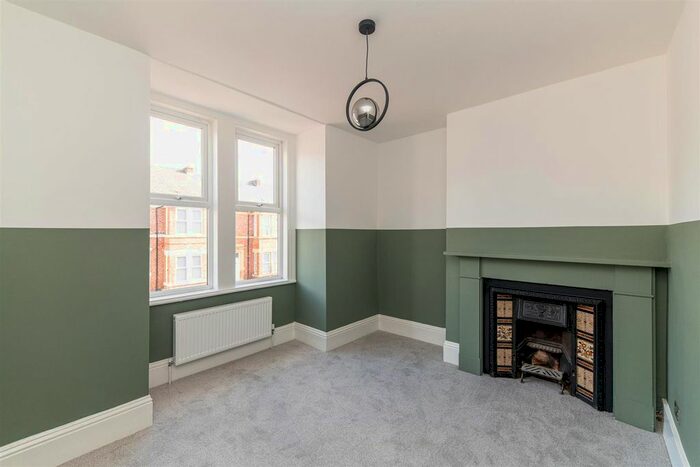 3 Bedroom Flat To Rent In Rodsley Avenue, Gateshead, Tyne And Wear, NE8