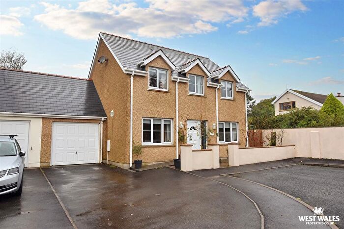 4 Bedroom Link Detached House For Sale In The Meads Drive, Hook, Haverfordwest, SA62