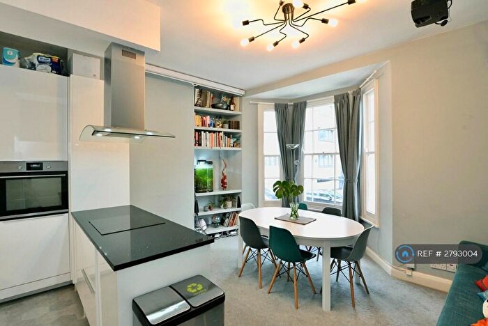 2 Bedroom Flat To Rent In Crogsland Road, London, NW1