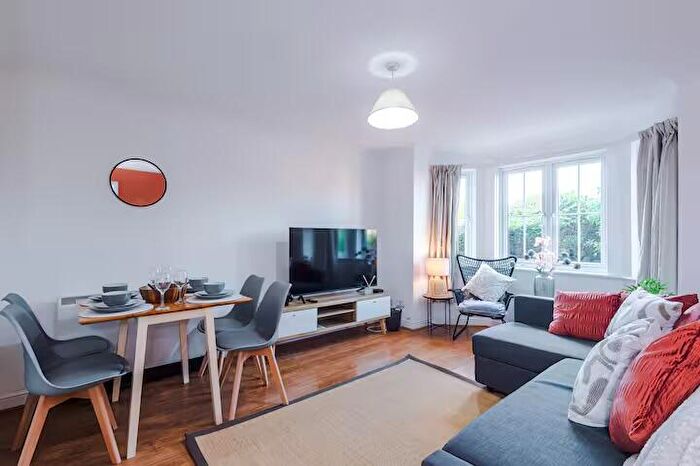 2 Bedroom Flat To Rent In Heathcote Close, Chester, Cheshire, CH2