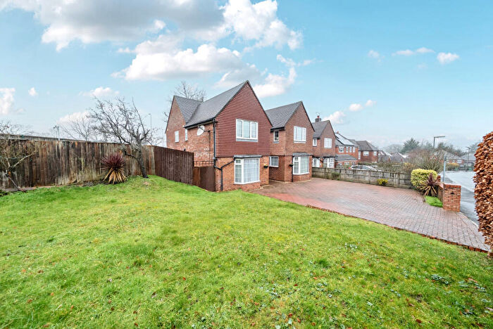 4 Bedroom Detached House For Sale In Queen Eleanors Road, Guildford, GU2