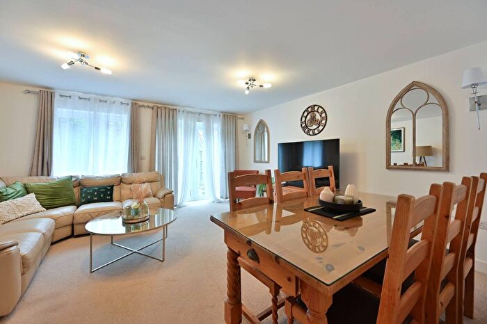 3 Bedroom Semi-Detached House To Rent In Jacobs Green, Guildford, GU1