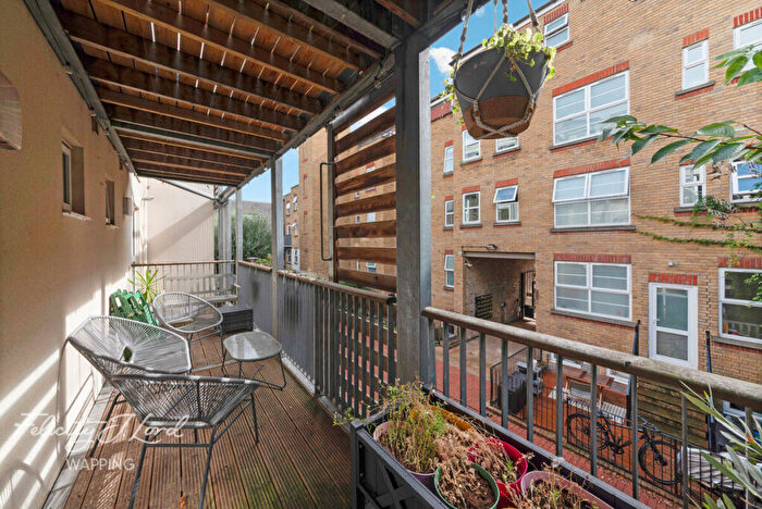 2 Bedroom Flat For Sale In Trinity Mews, London, E1