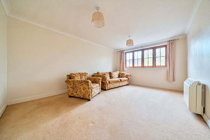 2 Bedroom Flat To Rent In Kings Road, Farncombe, Godalming, GU7