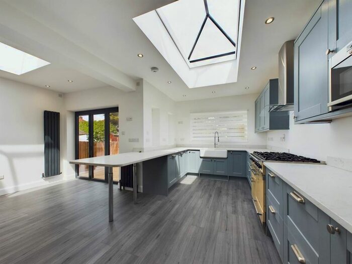 5 Bedroom Property To Rent In Welling Way, Welling, Kent, DA16