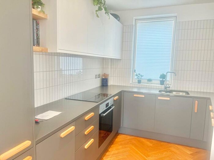 2 Bedroom Flat To Rent In Drummond Road, CR0