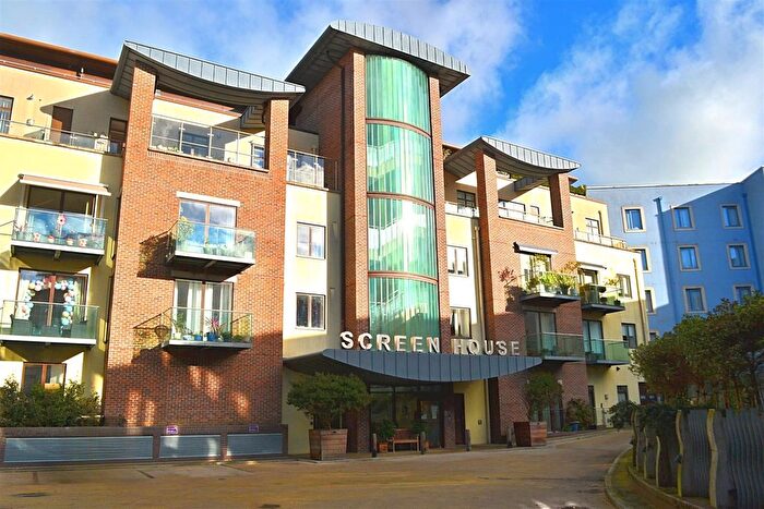 2 Bedroom Flat For Sale In Maumbury Gardens, Dorchester, DT1