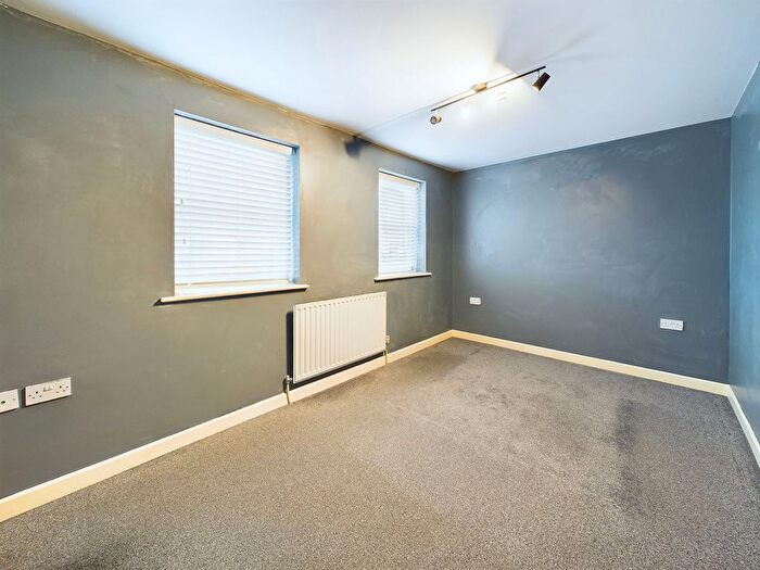 3 Bedroom Town House For Sale In Standhill Road, Carlton, Nottingham, NG4