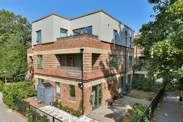 1 Bedroom Flat For Sale In Back Stage Walk, Wallington, Surrey, SM6