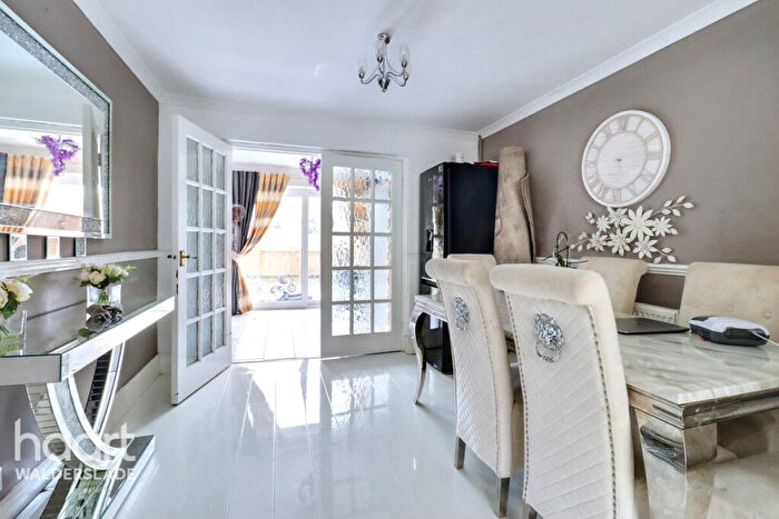 3 Bedroom End Of Terrace House For Sale In Brendon Avenue, Chatham, ME5