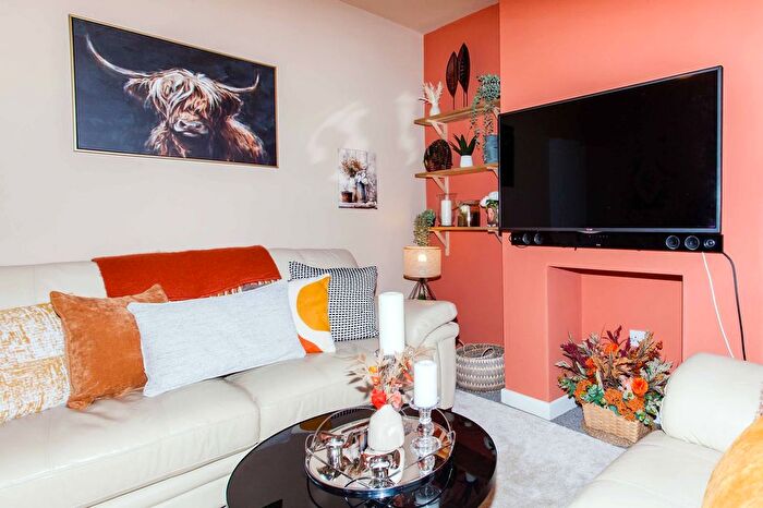 3 Bedroom Terraced House For Sale In Selwyn Street, Bolsover, S44