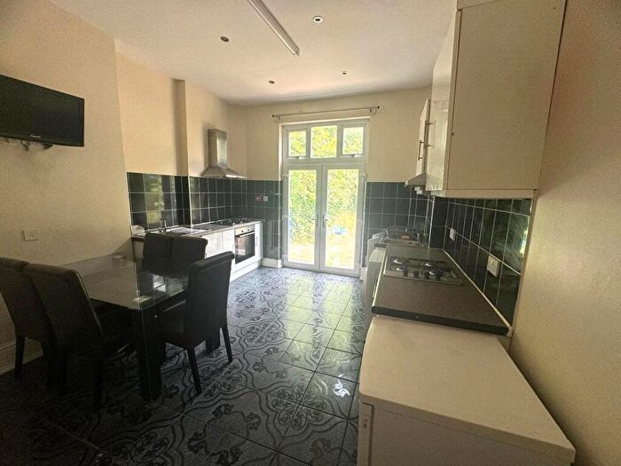5 Bedroom Detached House To Rent In Wostenholm Road, S7