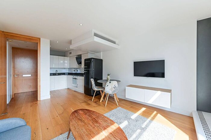 1 Bedroom Flat To Rent In Albert Embankment, Vauxhall, London, SE1