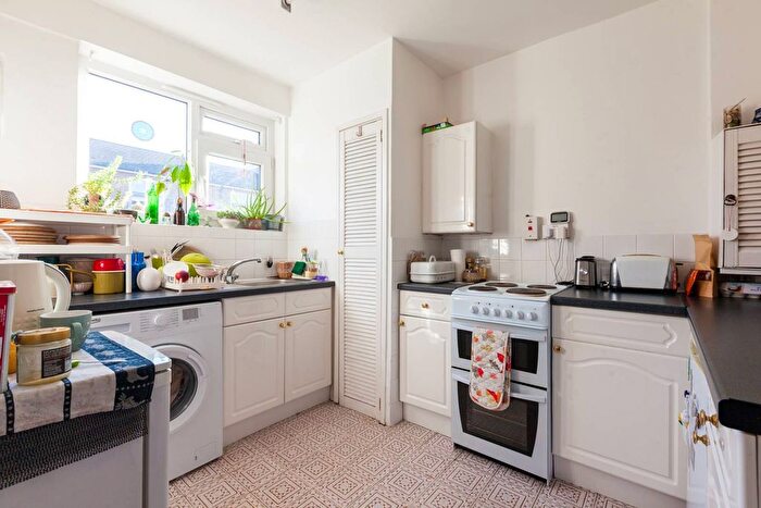 2 Bedroom Maisonette To Rent In Pitfield Street, Hoxton, London, N1