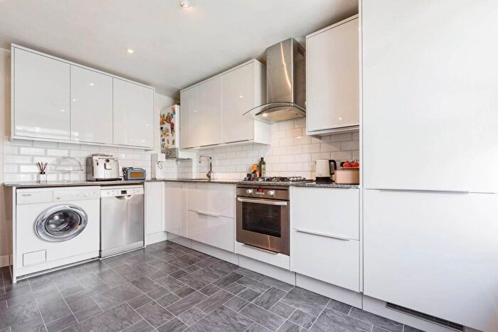 2 Bedroom Flat To Rent In Marmion Road, Battersea, London, SW11