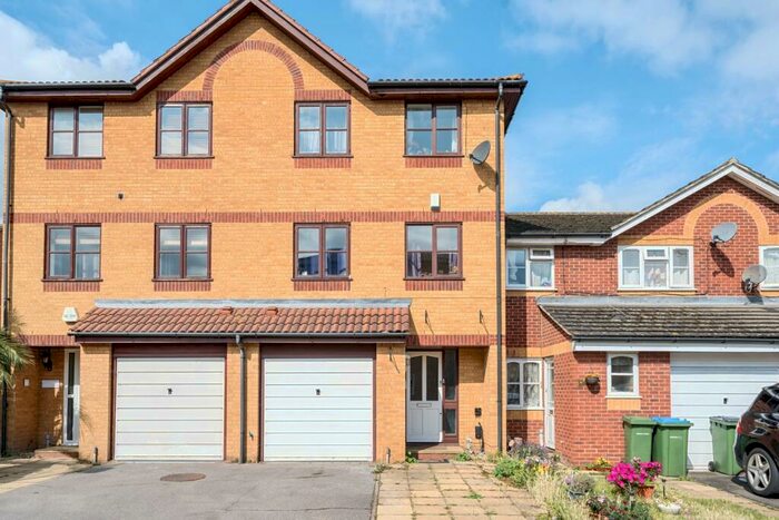 5 Bedroom Terraced House To Rent In Harlinger Street Woolwich, SE18