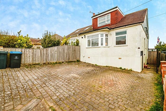 3 Bedroom Chalet For Sale In Lewis Road, Lancing, BN15