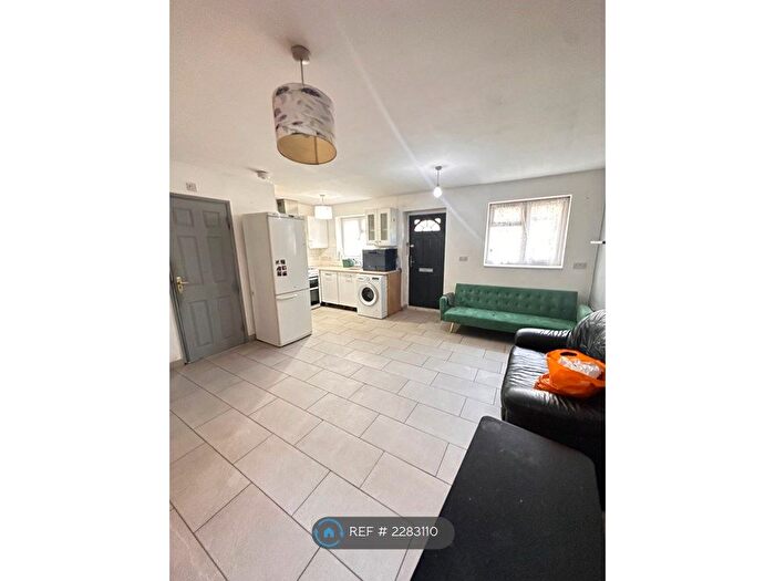 1 Bedroom Flat To Rent In Hounslow, Hounslow, TW3