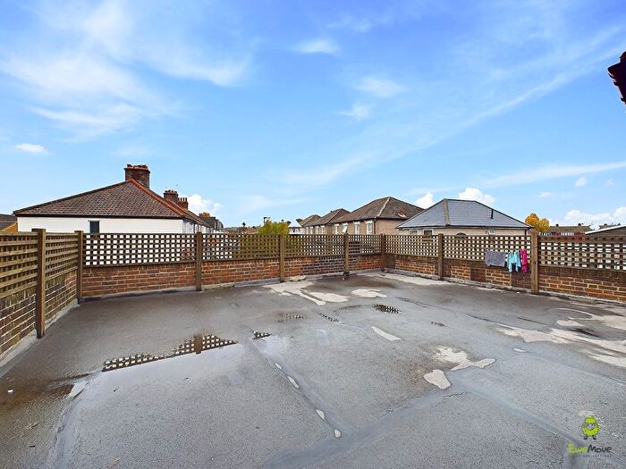 2 Bedroom Flat For Sale In Duchess Apartments, Queens Road, Welling, Kent, DA16