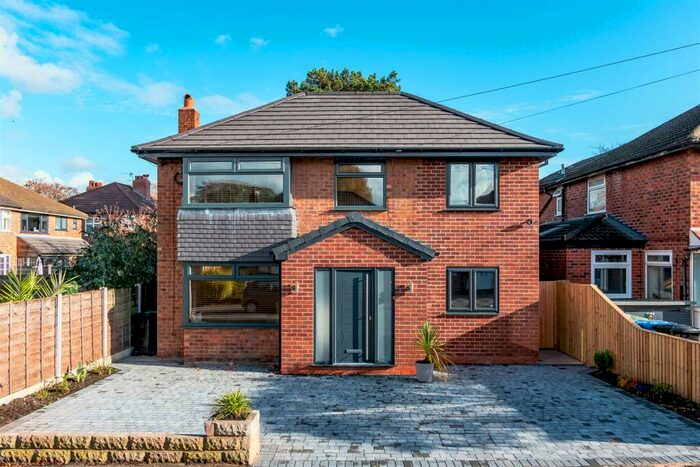 4 Bedroom Detached House To Rent In Willoughby Close, Sale, M33