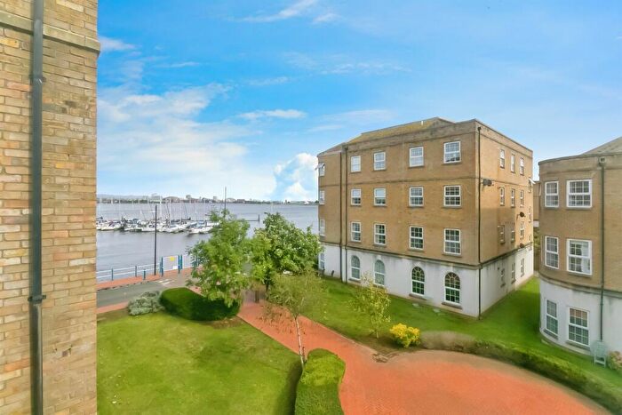 2 Bedroom Flat For Sale In Llwyn Passat, Penarth, CF64