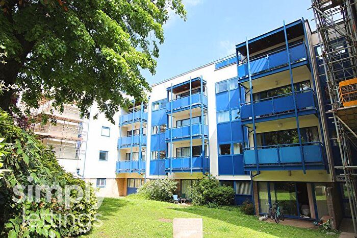 2 Bedroom Flat To Rent In Temple Gardens, Brighton, BN1