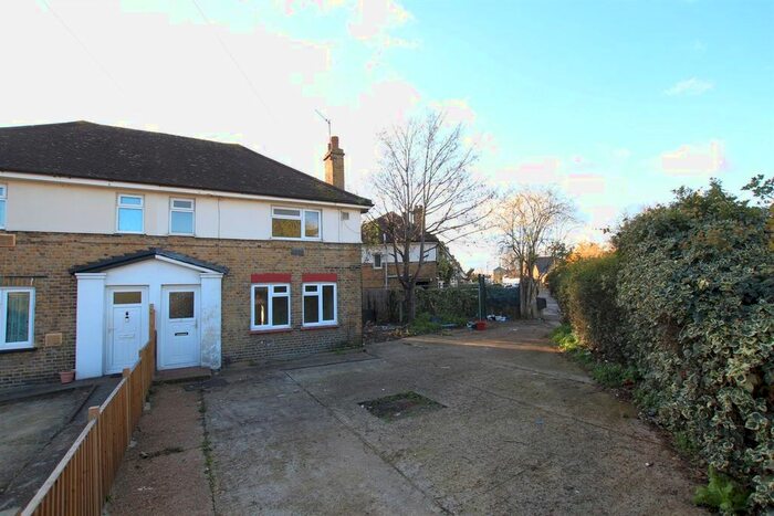3 Bedroom Semi-Detached House To Rent In Beavers Lane, Hounslow, TW4