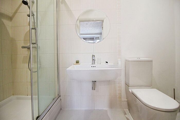 4 Bedroom Terraced House To Rent In Goddard Avenue, Swindon, SN1