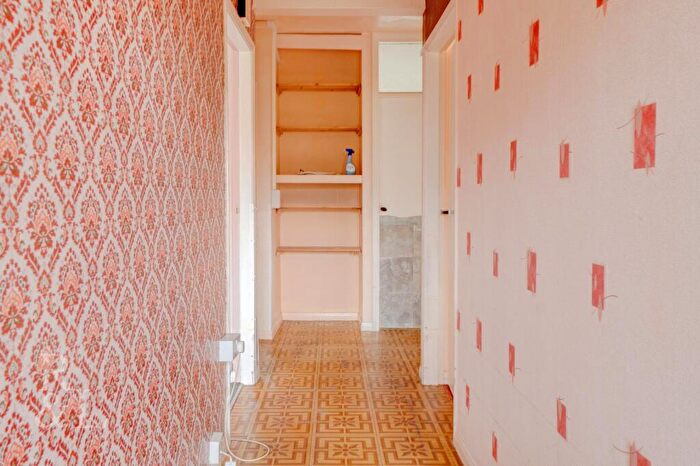 2 Bedroom Flat For Sale In Green Acre, Edwalton, Nottingham, NG12
