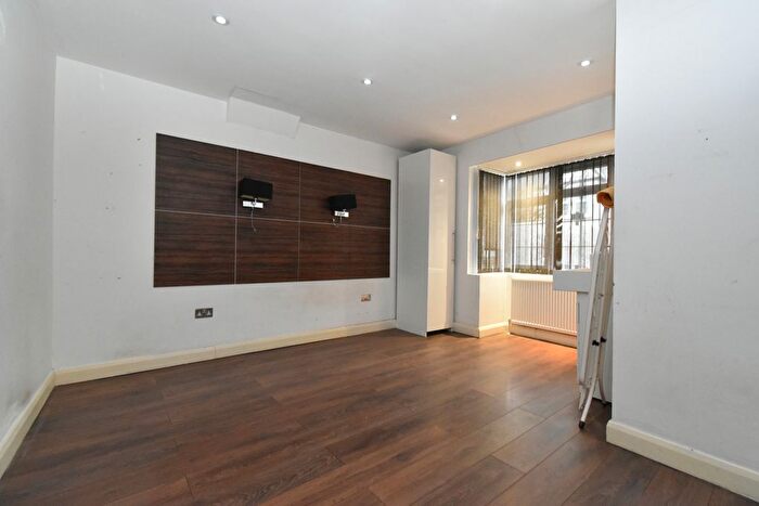 5 Bedroom Flat To Rent In London, W4