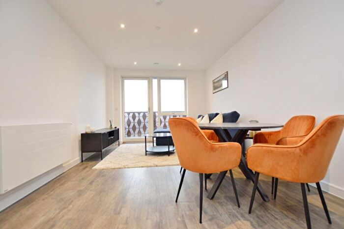 1 Bedroom Flat For Sale In Drydock Square, Barking, IG11