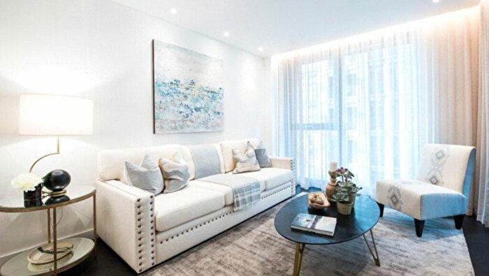 2 Bedroom Flat To Rent In Thornes House, Charles Clowes Walk, London, SW11